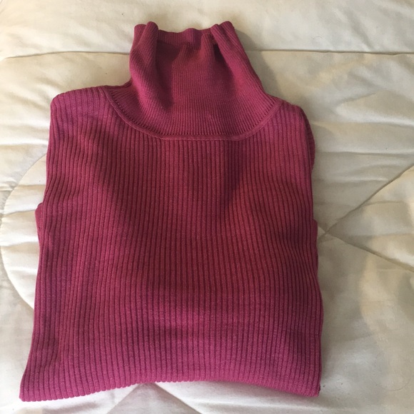 Berry-colored turtleneck - Picture 4 of 7